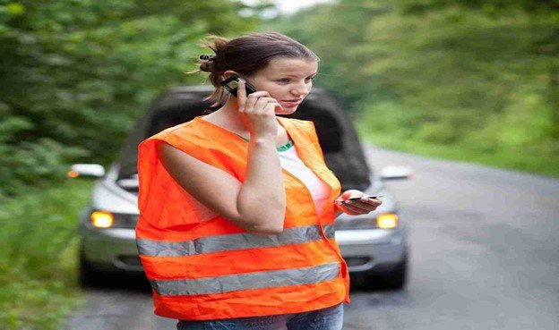 A woman calling emergency roadside assistance